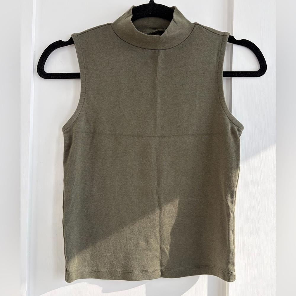 GAP Women’s Mock Neck Sleeveless Top Green Size XS